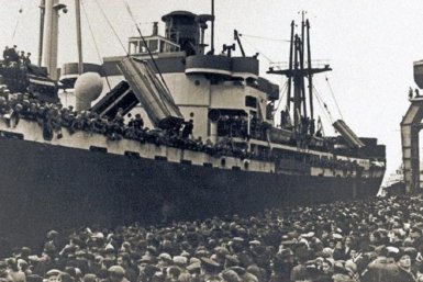 Первый эшелон молодежи пришел из Москвы в Магадан 12 июля 1956 года