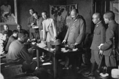 Командование Квантунской армии обсуждает условия капитуляции с представителями Советской армии Президентская библиотека имени Б. Н. Ельцина