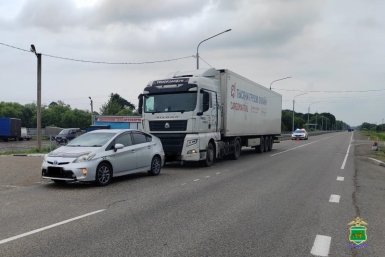 Фура догнала и врезалась в легковушку на трассе "Амур" в ЕАО 