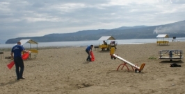 Вооржившись мешками, спасатели очищали берег от мусора Пресс-служба ГУ МЧС России по Магаданской области