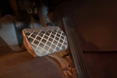 Секрет профи: зачем водители со 10-летним стажем игнорируют сцепление ИА SevastopolMedia