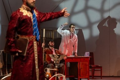 Спектакль "Иван Васильевич" открыл 95-й театральный сезон в Чехов-центре