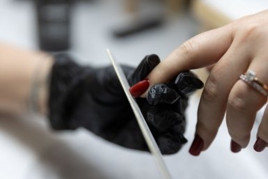 Не по карману: девушки Владивостока стали экономить на %22ноготочках%22