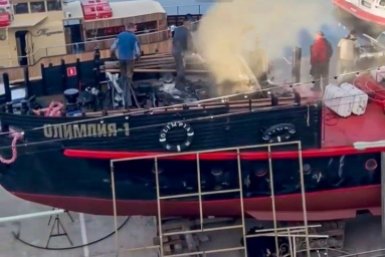 В Анапе загорелась яхта в районе морского порта