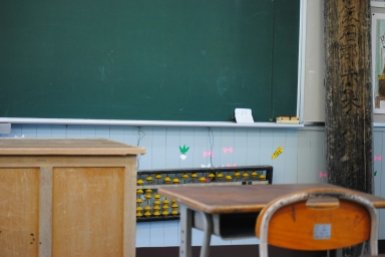 Учителя Омской области получают самые низкие зарплаты в Сибири — Росстат