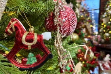 Ёлка мечты: как создать новогоднюю сказку дома в год Красной лошади