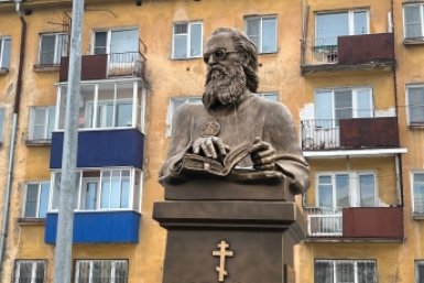 Бюст святителя Луки Крымского появился в Чите рядом с ЧГМА