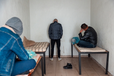 Девять человек задержали после драки из-за музыки у ТРЦ в сочинском Адлере