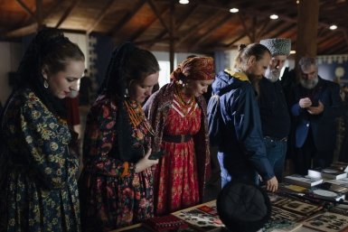 Историк Андрей Боровский раскрыл код национального костюма казаков Кубани и Дона