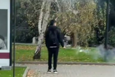 Подросток в Сочи запустил фейерверк в мемориал