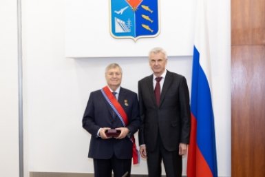 Колымские рыбаки поздравляют Михаила Котова с заслуженными наградами