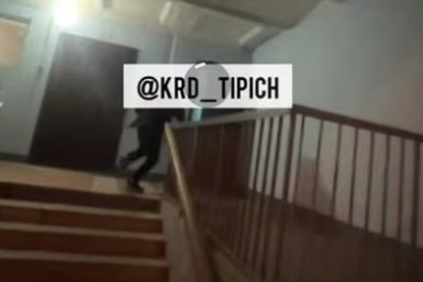 В Краснодаре мужчина напал с ножом на девушек