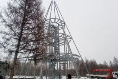 Шефмонтаж орнитологической вышки идёт в Ивано-Арахлейском парке