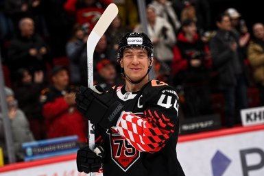 Шарипзянов опередил канадца: капитан омского "Авангарда" побил рекорд Даллмэна