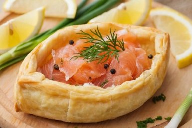 Красная рыба — не на бутерброды: беру тесто и начинку — и "Лодочки" всегда в центре праздничного стола