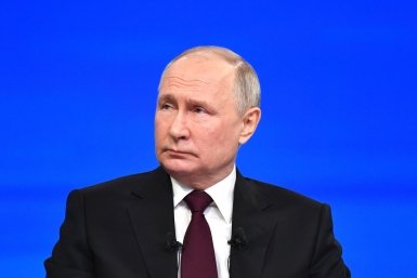 Путин: повышение НДС помогло сбалансировать бюджет