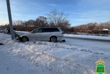 Врезался в отбойник пьяный водитель иномарки на трассе в ЕАО – пассажир погиб на месте 