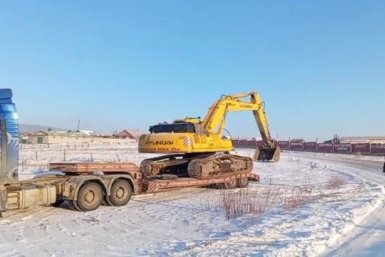 Мешаюшую проезду общественного транспорта наледь устранили на дороге Застепь-Ивановка