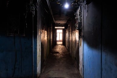 %22А у черного входа висит пакет с мертвой совой%22: ужасы нашего городка на примере одного дома