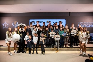 Юные жители Уссурийска побывали на уроке хоккея у игроков "Адмирала" и "Тайфуна"