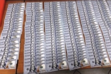 Попытка вывоза валюты обернулась конфискацией для пассажирки аэропорта Сочи