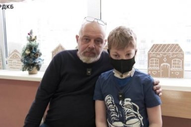 Пострадавшему от хаски в Сочи мальчику уберут трубку из горла