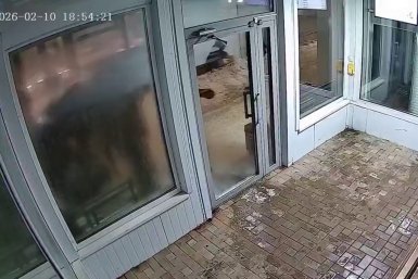 Встреча омичей закончилась массовой дракой и разгромом остановки