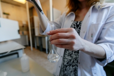 Более 10 тысяч медработников Приморья получили соцподдержку