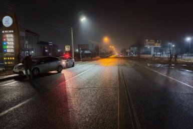 Молодой парень попал под колеса машины на пешеходном переходе в Уссурийске