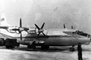 Первый полет Ан-12 совершил по маршруту "Магадан — Сеймчан" в 1968