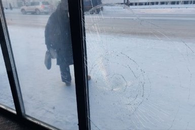 Вандализм на теплых остановках Якутска продолжается ИА YakutiaMedia