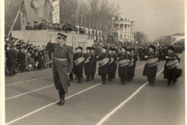 Аномальный снегопад едва не сорвал парад Победы 40 лет назад в Уссурийске