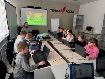 Мобильный технопарк &quotКванториум&quot посетил Сусуман Источник