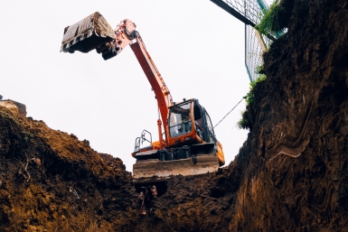 Рабочего придавило экскаватором при строительстве аэропорта в Краснодаре