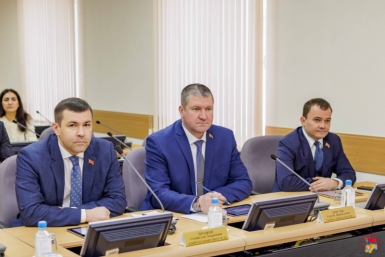 В Магаданской облдуме прошло заседание комитета по экономразвитию, бюджету и налогам Источник