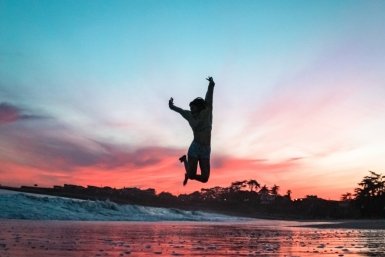 "Новая вертикаль счастья": два знака зодиака снесет дикое цунами удачи с 15 марта