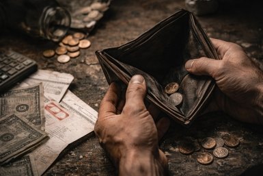 Пучина нищеты покроет с головой эти три знака зодиака в середине марта 2026