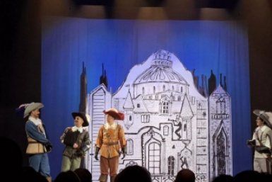 Ироничная комедия с рапирами: &quotМушкетёры&quot в Якутске ИА YakutiaMedia