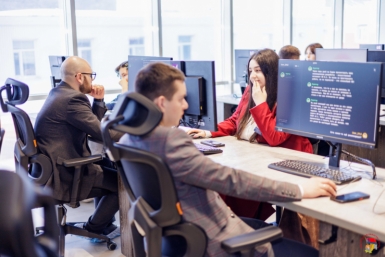 Молодежный парламент Колымы посетил Школу цифровых технологий от Сбера Источник