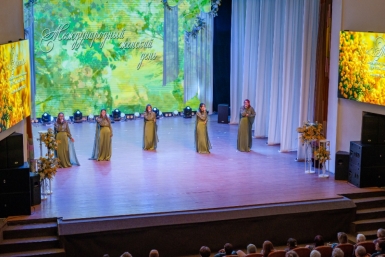 В Магадане прошел праздничный концерт накануне 8 Марта Источник