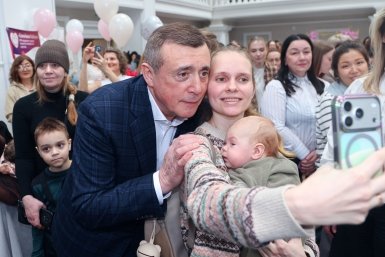 Встреча губернатора Валерия Лимаренко с участницами движения &quotСчастливое материнство&quot пресс-служба правительства Сахалинской области