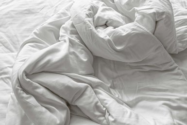 Работница прачечной показала, как стирать большие одеяла - без единого комка