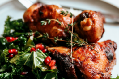 Рецепт хрустящих куриных бедер в медовой глазури за 1 час — от этой стряпни не грех и потолстеть