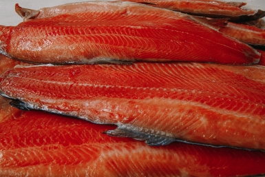 Яркая и крупная? Это не рыба, а химическая бомба: почему эту красную рыбу опасно даже трогать в магазине