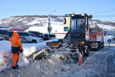 В Магадане продолжается интенсивная расчистка от снега Источник