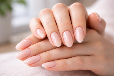 Красить ногти больше не в моде — вот главный тренд 2026: не стирается, не скалывается, укрепляет пластину