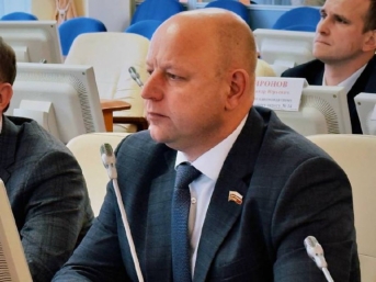 Павел Безменов: Установлены контейнеры во дворах, откуда поступали жалобы Источник