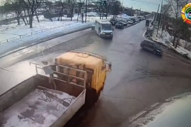 Водитель &quotмаршрутки&quot поворачивал налево с крайней правой полосы Госавтоинспекция Амурской области