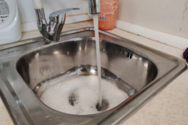 Эта вещица с маркетплейса пробьет даже самый лютый засор в трубах— про уксус даже не вспомните