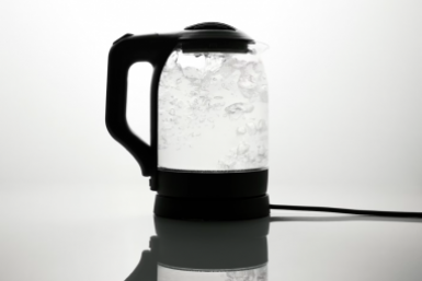 2 столовые ложки в чайник — и даже вековая накипь слезает хлопьями: тереть щеткой не надо